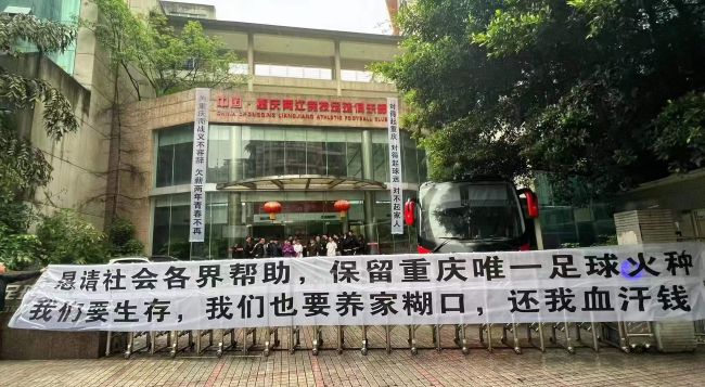 在对阵博洛尼亚的比赛中，桑谢斯被换上只踢了18分钟就被穆里尼奥换下，而在对阵那不勒斯的比赛中，他又缺席了比赛。